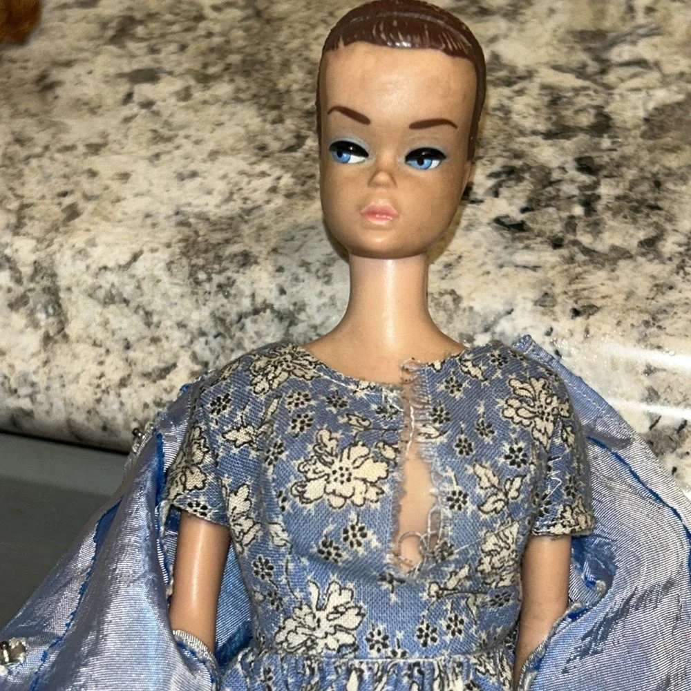 Vintage 1963 Barbie Doll FASHION QUEEN #870 With Two Wigs‎ E3